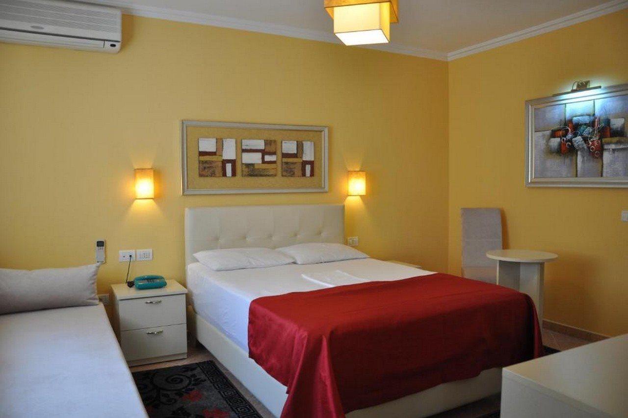 Pik Loti Hotel