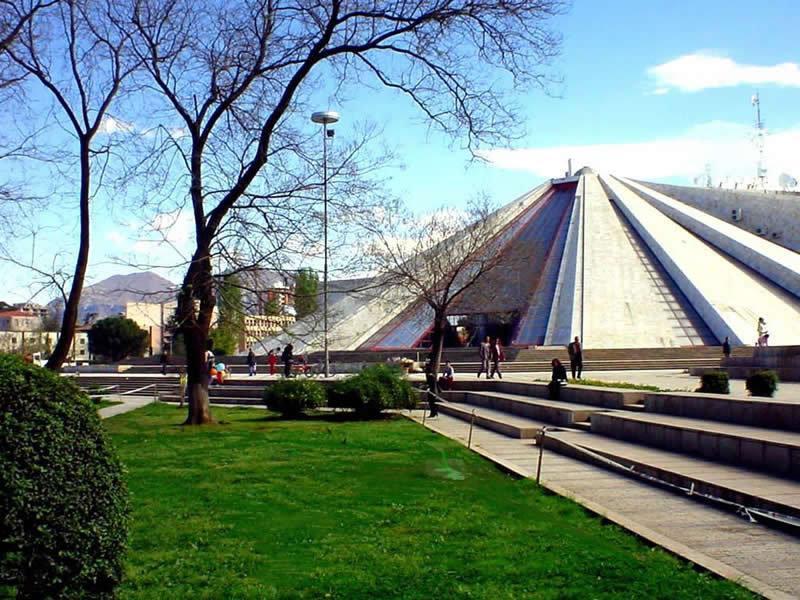 Pik Loti Hotel